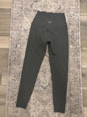 Beyond Yoga Heather Ribbed High Rise Midi Leggings small